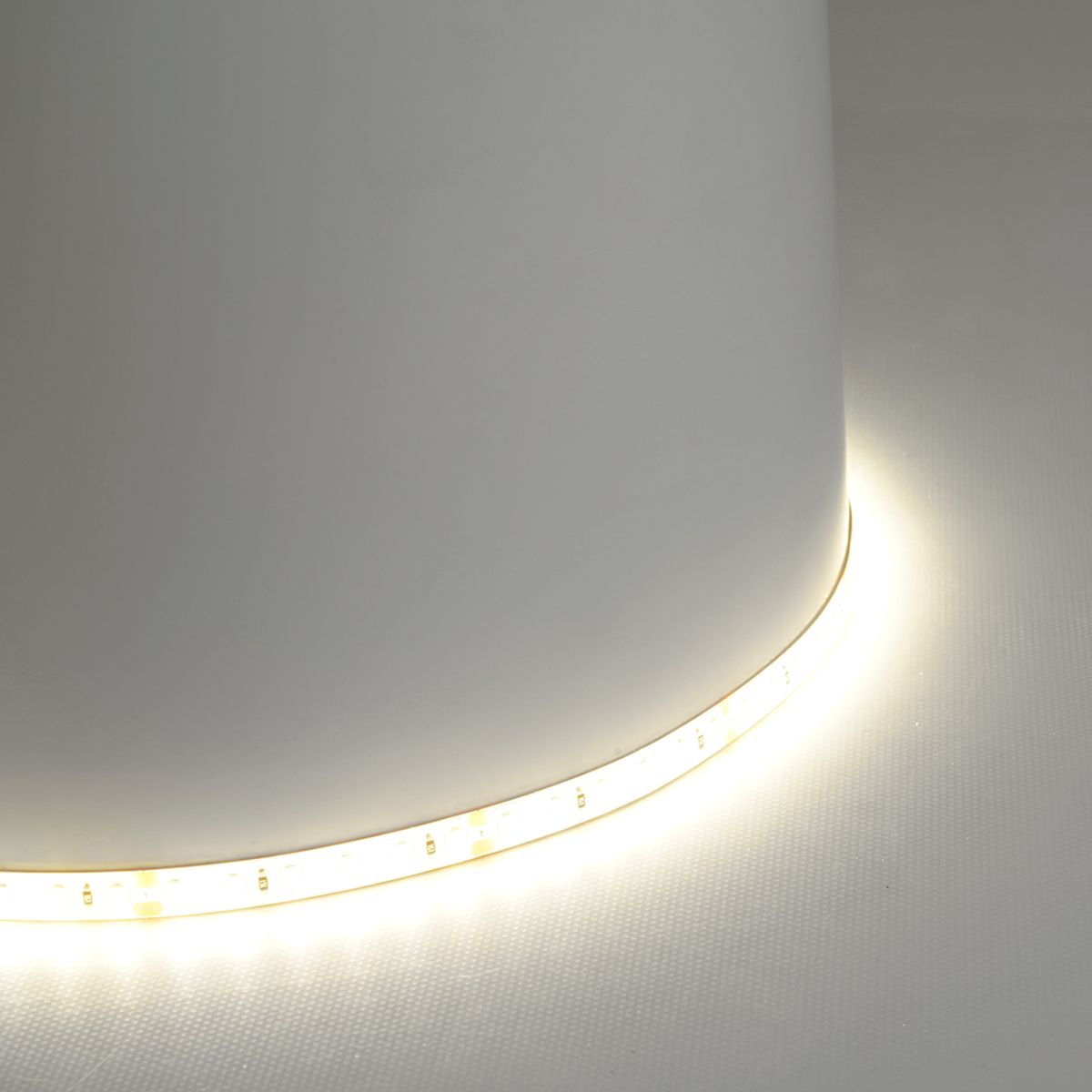 фото светодиодная лента feron ls511 11w/m 120led/m 2835smd 4000к 5m 51635 | 220svet.ru